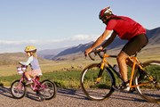 Напрокат можно взять и взрослый, и детский велосипеды. // GettyImages