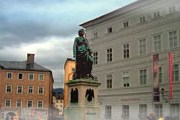 Памятник Моцарту защитят от футбольных фанатов. // Google.com