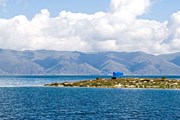 Озеро Севан расположено в самом сердце Армянского нагорья. // venividi.ru