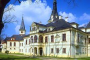 Замок в Лужанах открыт для туристов. // CzechTourism.com