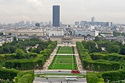 После строительства небоскреба на Монпарнасе был введен запрет на здания выше 37 метров. // Travel.ru