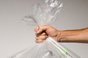Пластиковые пакеты вредят морю. // Gettyimages