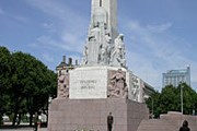 Памятник Свободы - главный памятник Риги и символ независимой Латвии. // А. Носик