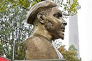 Памятник Че Геваре установлен в Вене. // AP