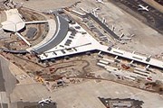 Новый терминал 5 JFK. В левом верхнем углу - историческое здание терминала TWA. // Airliners.net