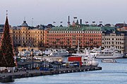 Ель на Корабельной набережной Стокгольма. // flickr.com