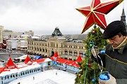 Каток занимает четвертую часть Красной площади. // РИА "Новости"