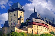Замок Карлштейн строился как королевская сокровищница. // blogger.com