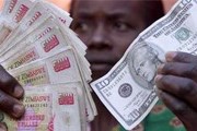 Лучшая валюта в Зимбабве - наличные доллары США. // Clemence Manyukwe