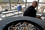 В ряде американских аэропортов курить еще можно. // AFP / Paul J. Richards