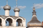 Ростовский кремль, звонница Успенского собора // Wikipedia