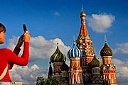 Иностранных туристов в Москве стало немного больше. // GettyImages / Frans Lemmens