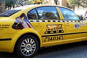Машины обязательно должны быть желтого цвета. // aaa-radiotaxi.cz