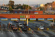 Число приграничных поездок в Мексику выросло на 11%. // imageshack.us