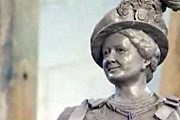 Макет памятника королеве-матери // BBC