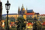 Прага остается популярной среди туристов. // hep.fzu.cz