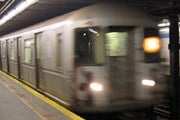 Поезд метро в Нью-Йорке // trekearth.com