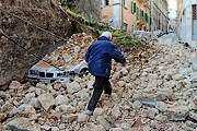 Землетрясение в Абруцци стало самым крупным стихийным бедствием в Италии. // РИА "Новости"