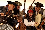 Туристов ждет встреча с пиратами. // vagabondtroupe.com