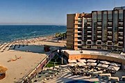 Отели на побережье будут открываться раньше. // booking.com