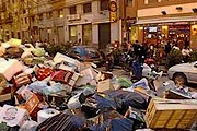 Улицы Палермо завалены мусором. // france24.com