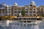 Отель Leela Udaipur расположен на берегу озера. // theleela.com
