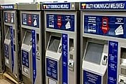 "Билетоматы" начали принимать к оплате банковские карты. // TWN Warszawa
