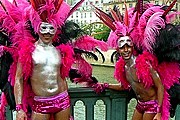 Гей-парад пройдет в модных районах Парижа. // parismarais.com