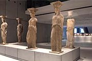 Новый просторный музей вмещает больше экспонатов. // theacropolismuseum.gr