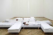 В зале установлены кровати. // visitcopenhagen.com