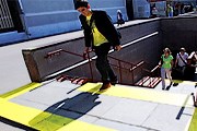 Первые и последние ступеньки подземных переходов покрашены в желтый цвет. // РИА "Новости"