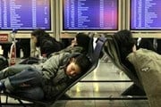 В любом аэропорту мира можно увидеть спящих людей. // reuters.com
