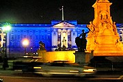 Посетить Букингемский дворец можно ночью. // webshots.com