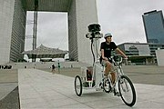 Трехколесный велосипед оснащен 9 камерами и GPS-навигатором. // AP