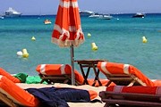 Количество лежаков на пляже Pampelonne будет уменьшено. // taxi-bateau.com