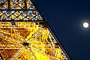Подсветка Эйфелевой башни изменится. // GettyImages / David Sanger