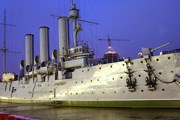 Крейсер "Аврора" можно посетить бесплатно без экскурсии в первой половине дня. // cobectb.photosight.ru