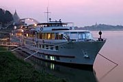 Круизное судно Orient Express на реке Иравади // orient-express.com