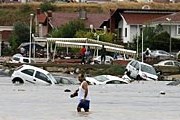 Ряд районов Стамбула оказались под толщей воды. // Reuters