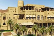 Отель напоминает древнюю крепость в пустыне. // constructionweekonline.com