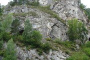 Тавдинские пещеры расположены на левом берегу Катуни. // altai-tourist.ru