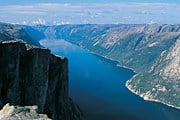 Норвежские фьорды занимают высшую строчку рейтинга. // travel32.com
