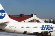 Самолет авиакомпании UTair в аэропорту Симферополя // Travel.ru