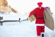 Санта-Клаусы собираются на ежегодные соревнования. // GettyImages