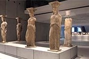 В новом музее - около 4 тысяч экспонатов. // theacropolismuseum.gr