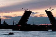 С окончанием навигации в Санкт-Петербурге перестают разводить мосты. // enlight.ru
