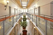 Центральный коридор хостела-тюрьмы L&#229;ngholmen. //  langholmen.com