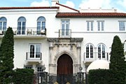 Здание Versace Mansion построено в 30-х годах прошлого века. // cpwr.biz