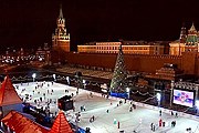 На Красной площади снова залили каток. // deladoma.ru