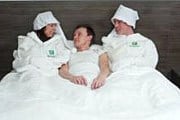 Постояльцам предложат теплую постель. // independent.co.uk